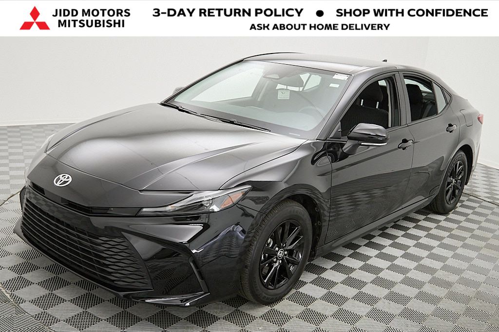 2025 Toyota Camry LE's photo