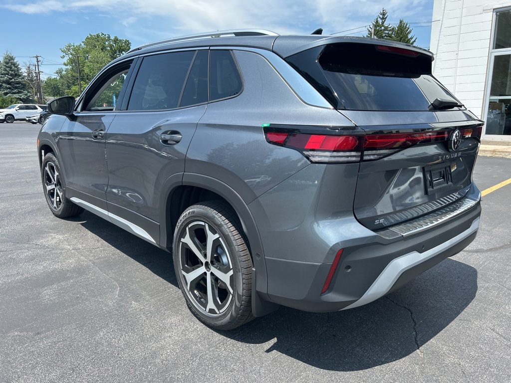 2025 Volkswagen Tiguan SE photo 3