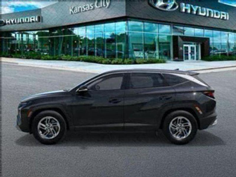 2025 Hyundai Tucson SE photo 2