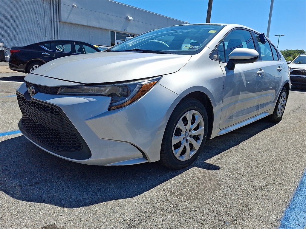 2021 Toyota Corolla LE photo 2