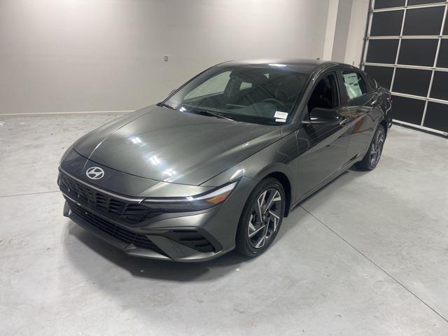 2025 Hyundai Elantra SEL Sport photo 3