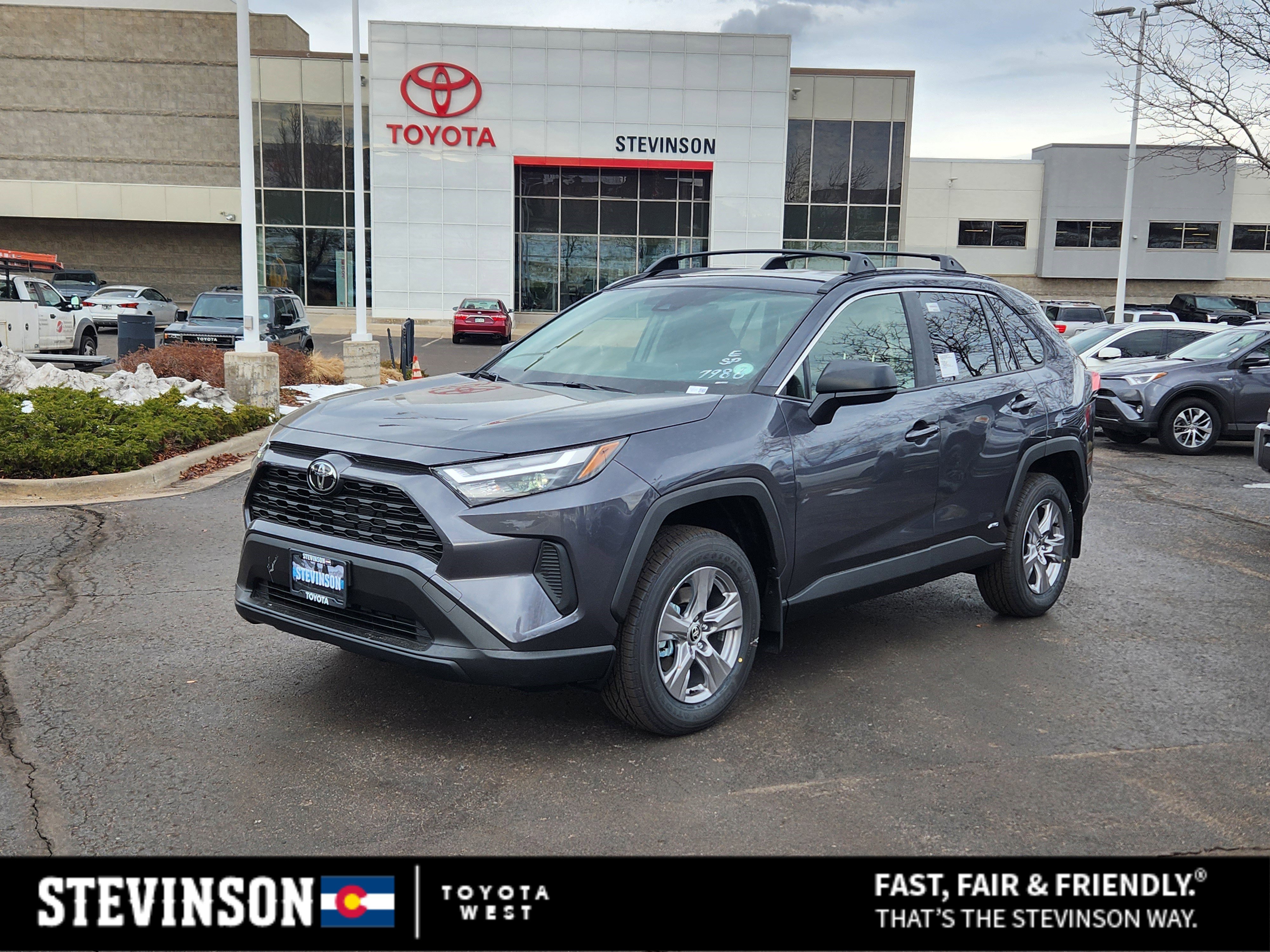 2025 Toyota RAV4 LE's photo