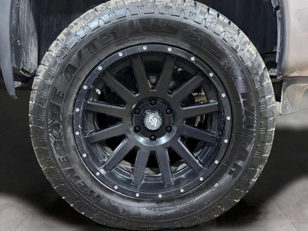 2019 Nissan Titan photo 26