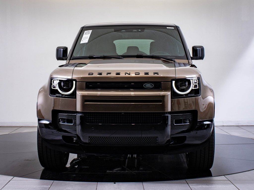 2025 Land Rover Defender 110 X-Dynamic SE photo 2