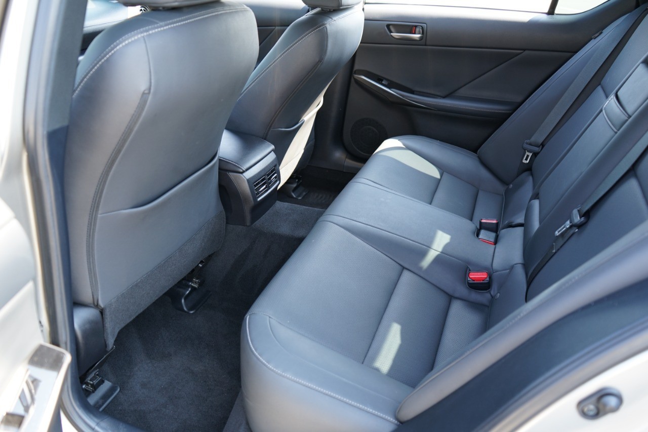 2023 Lexus IS 300 photo 29