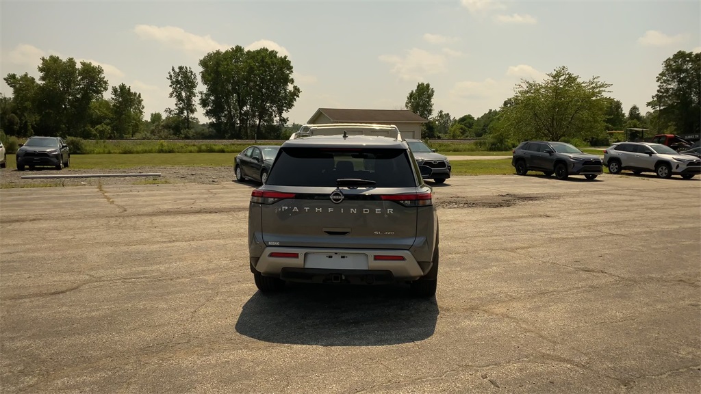 2023 Nissan Pathfinder SL photo 7
