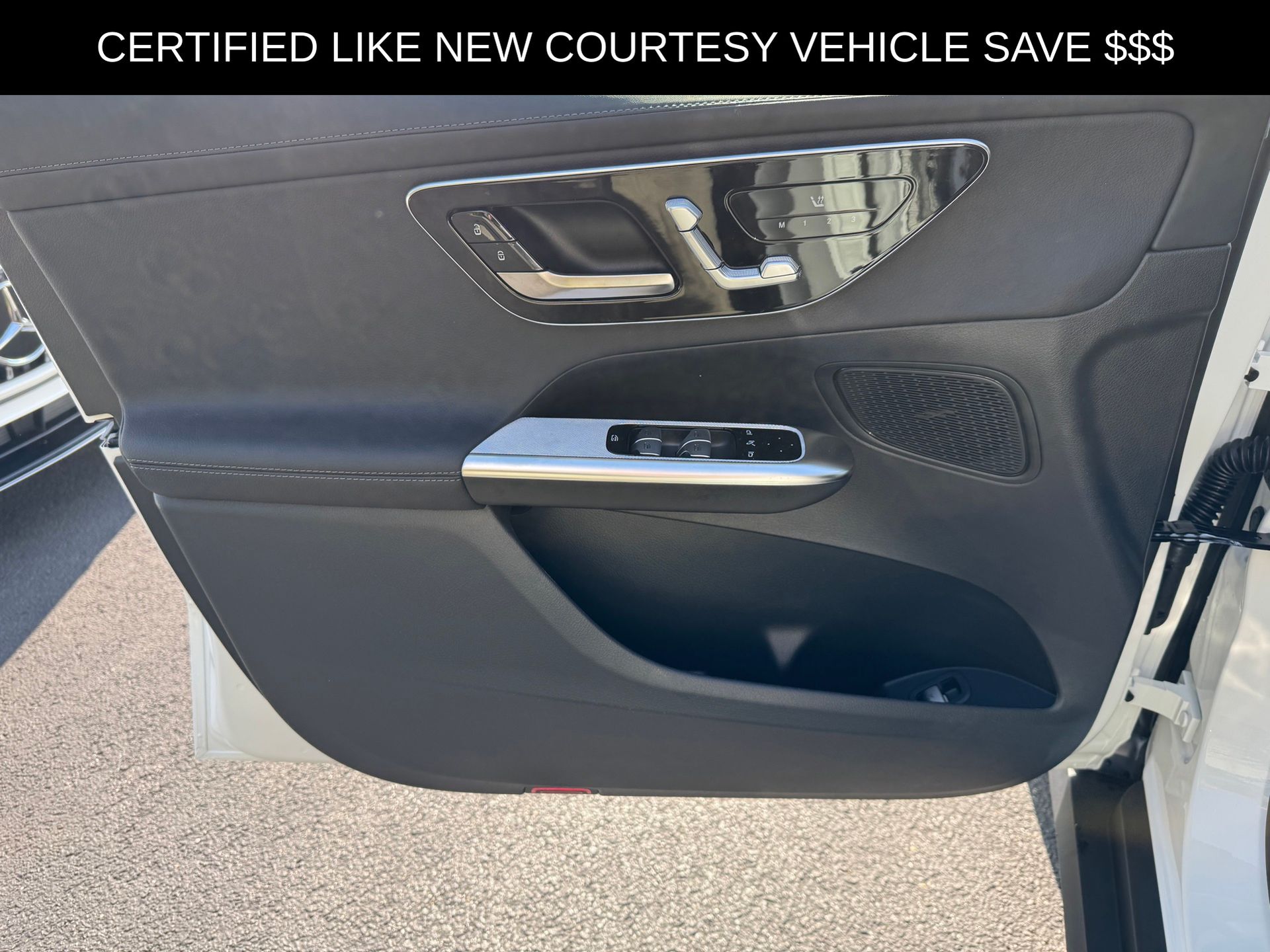 2025 Mercedes Benz GLC 300 4MATIC photo 4