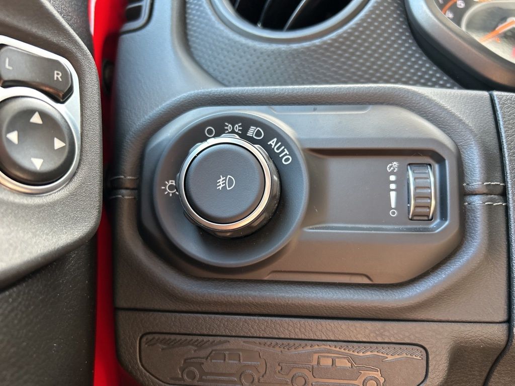 2024 Jeep Wrangler Rubicon photo 21