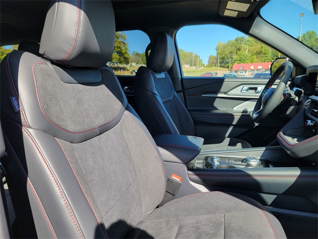 2025 Ford Explorer ST photo 11