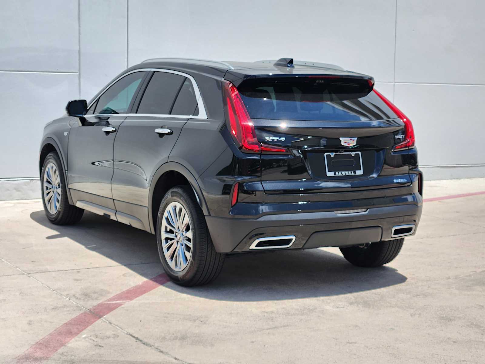 2025 Cadillac XT4 Premium Luxury photo 4
