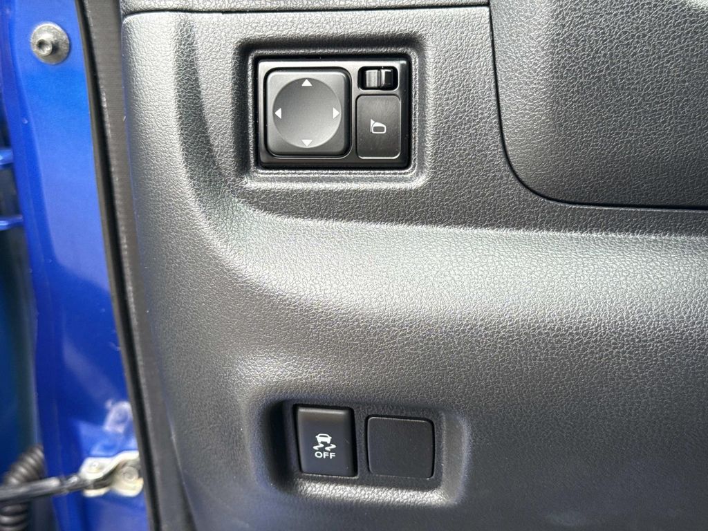 2016 Nissan Versa Note SV photo 32