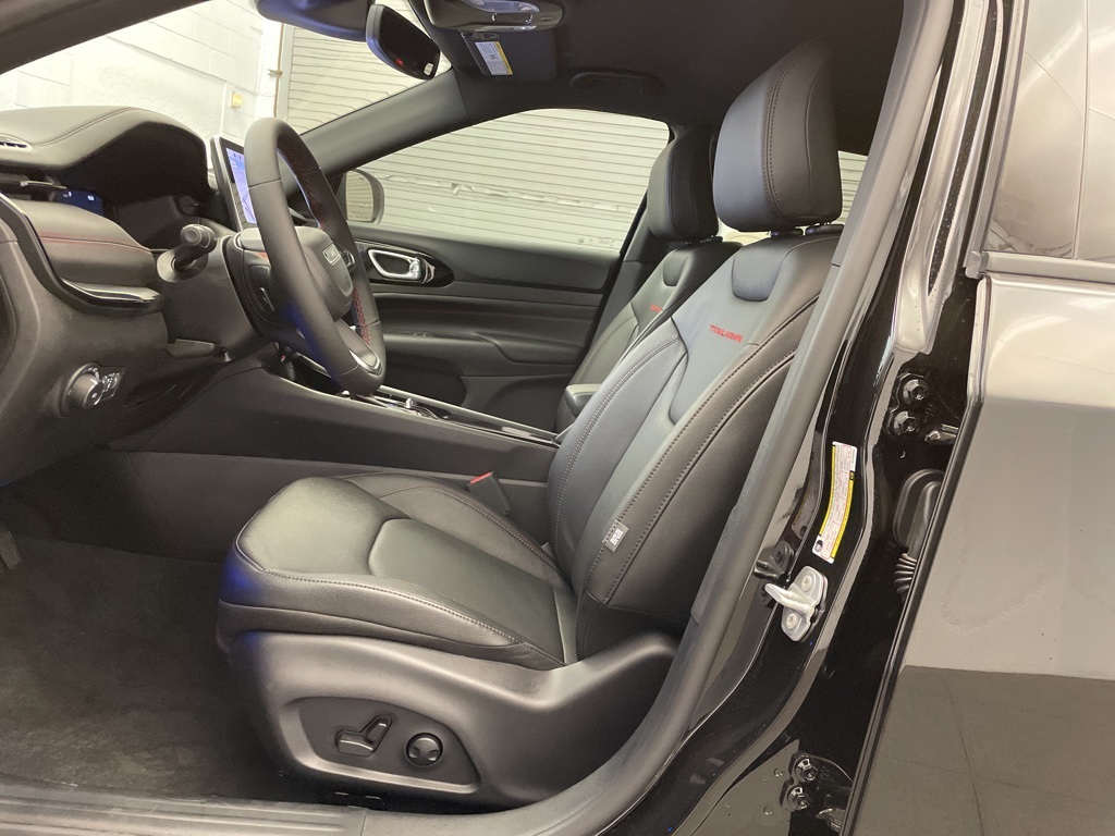 2025 Jeep Compass Trailhawk photo 8