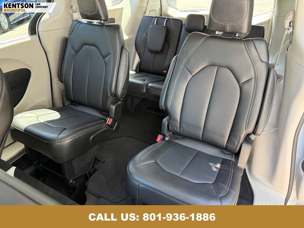 2024 Chrysler Pacifica Touring L photo 29