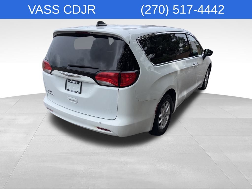 2022 Chrysler Voyager LX photo 7