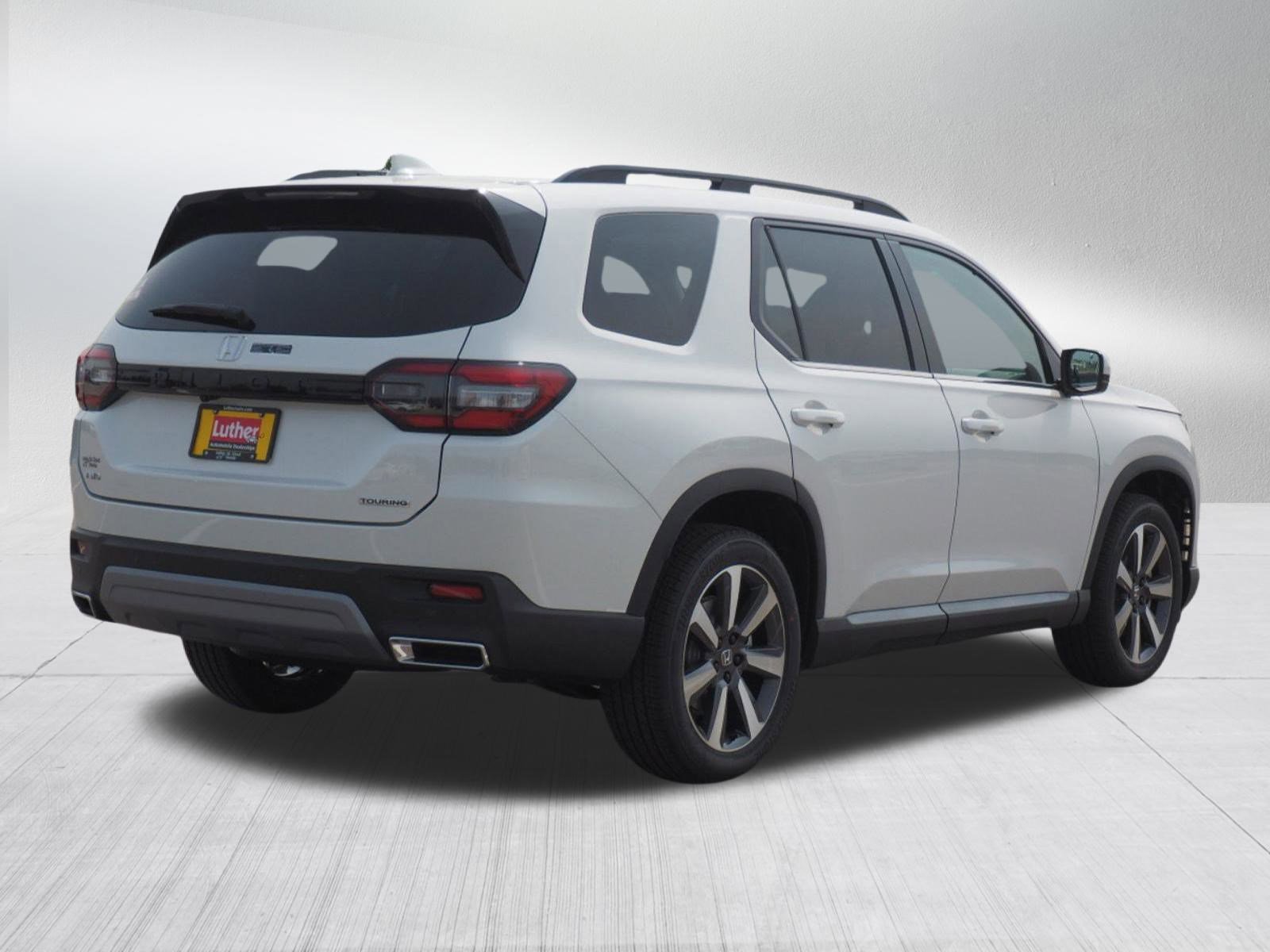 2025 Honda Pilot Touring photo 2