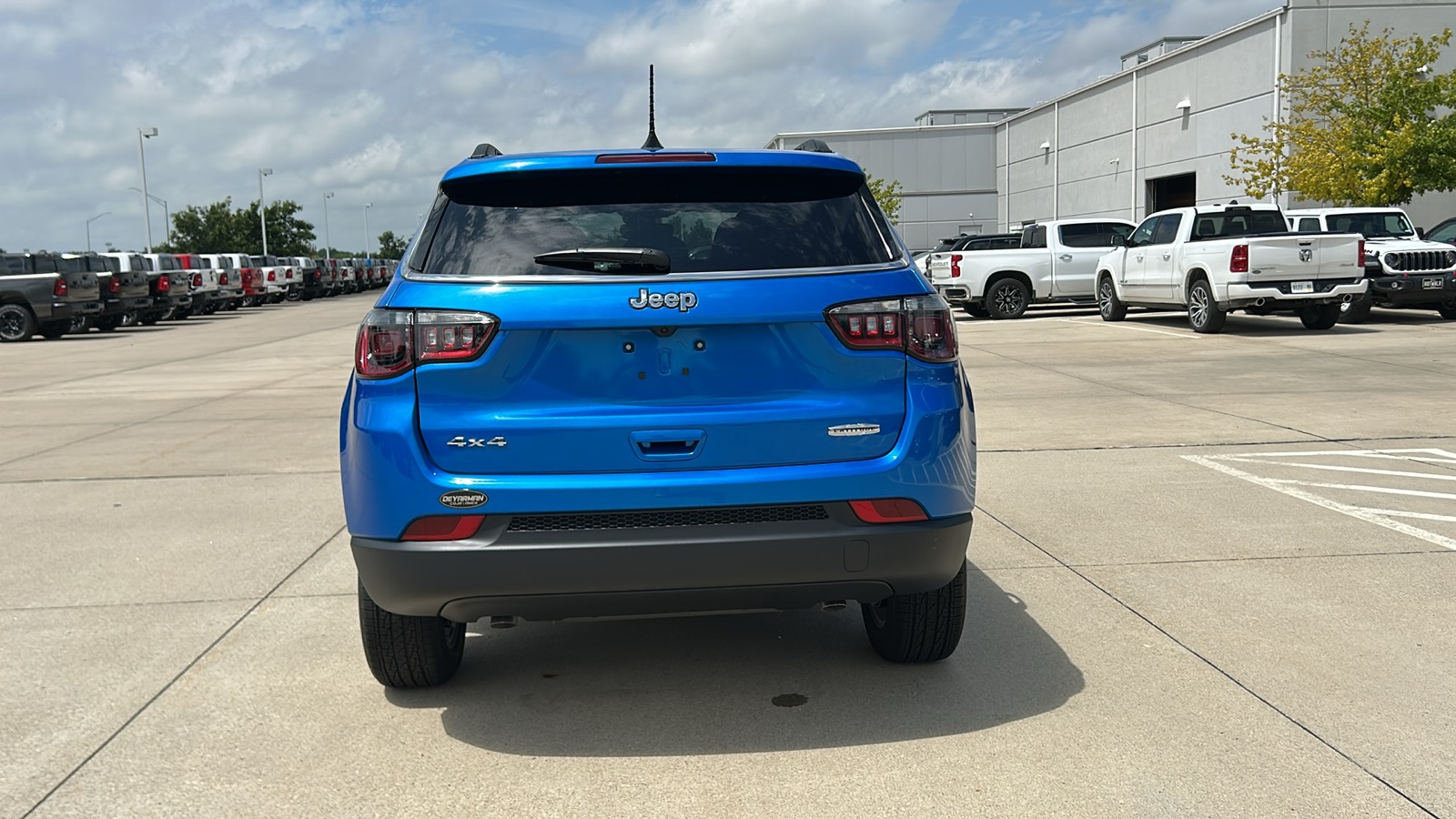 2025 Jeep Compass Latitude photo 3