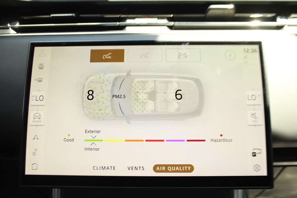 2024 Land Rover Range Rover SE photo 16
