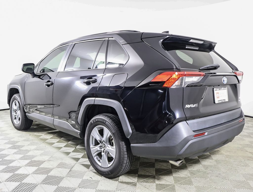 2022 Toyota RAV4 Hybrid LE photo 3