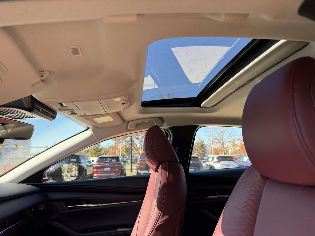 2026 Mazda Mazda3 2.5 s Carbon photo 4