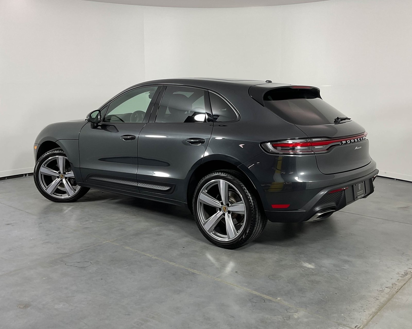 2024 Porsche Macan S photo 3