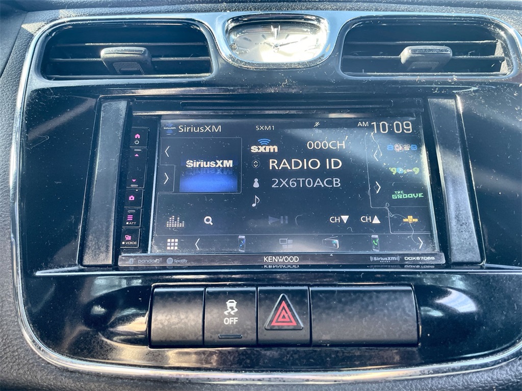 2012 Chrysler 200 LX photo 12