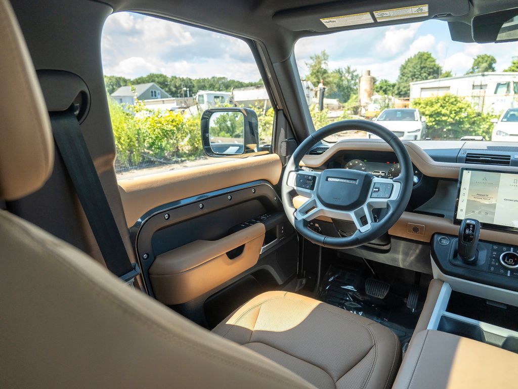 2025 Land Rover Defender 130 S photo 15