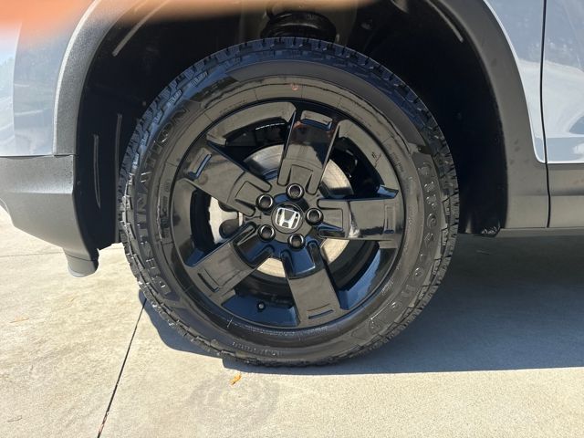 2026 Honda Ridgeline Black Edition photo 2