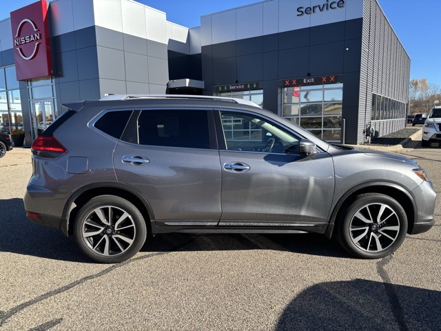 Used 2017 Nissan Rogue SL with VIN JN8AT2MV2HW261236 for sale in Rochester, Minnesota