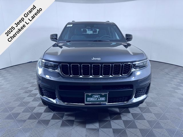 2025 Jeep Grand Cherokee Laredo photo 2