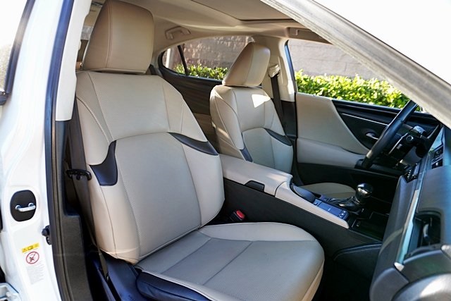 2019 Lexus ES 350 photo 11