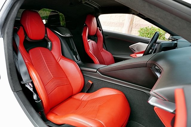 Used 2021 White Chevrolet Stingray image 13