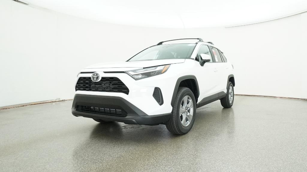 2025 Toyota RAV4 XLE photo 4