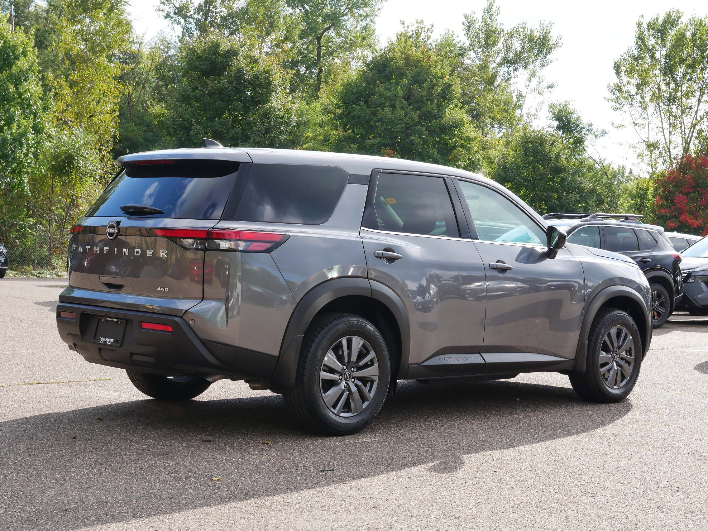 2024 Nissan Pathfinder S photo 4