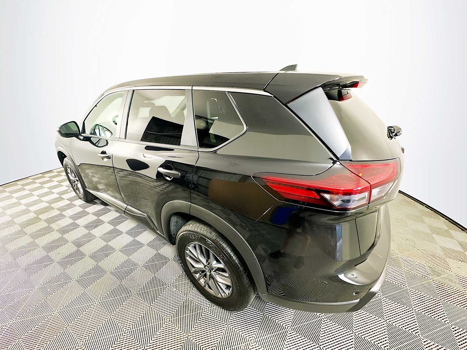 2025 Nissan Rogue S photo 6