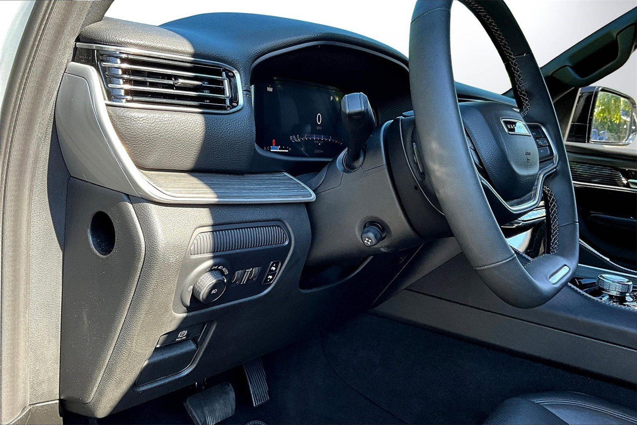2024 Jeep Wagoneer L Series II photo 18