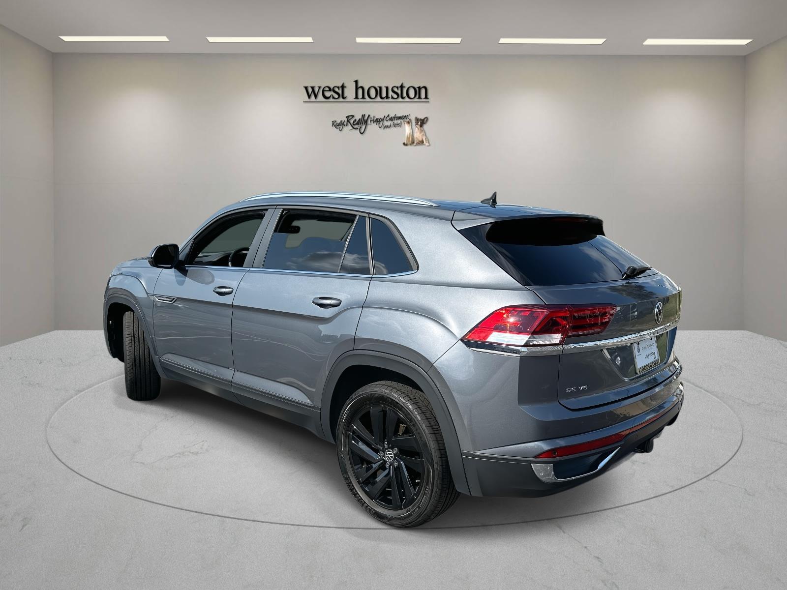 2023 Volkswagen Atlas Cross Sport V6 SE Technology photo 2