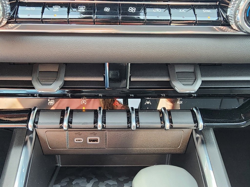 2025 Gmc Canyon Elevation photo 24