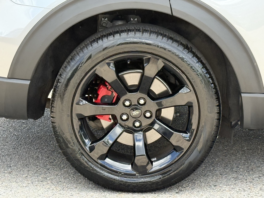 2022 Ford Explorer ST photo 2