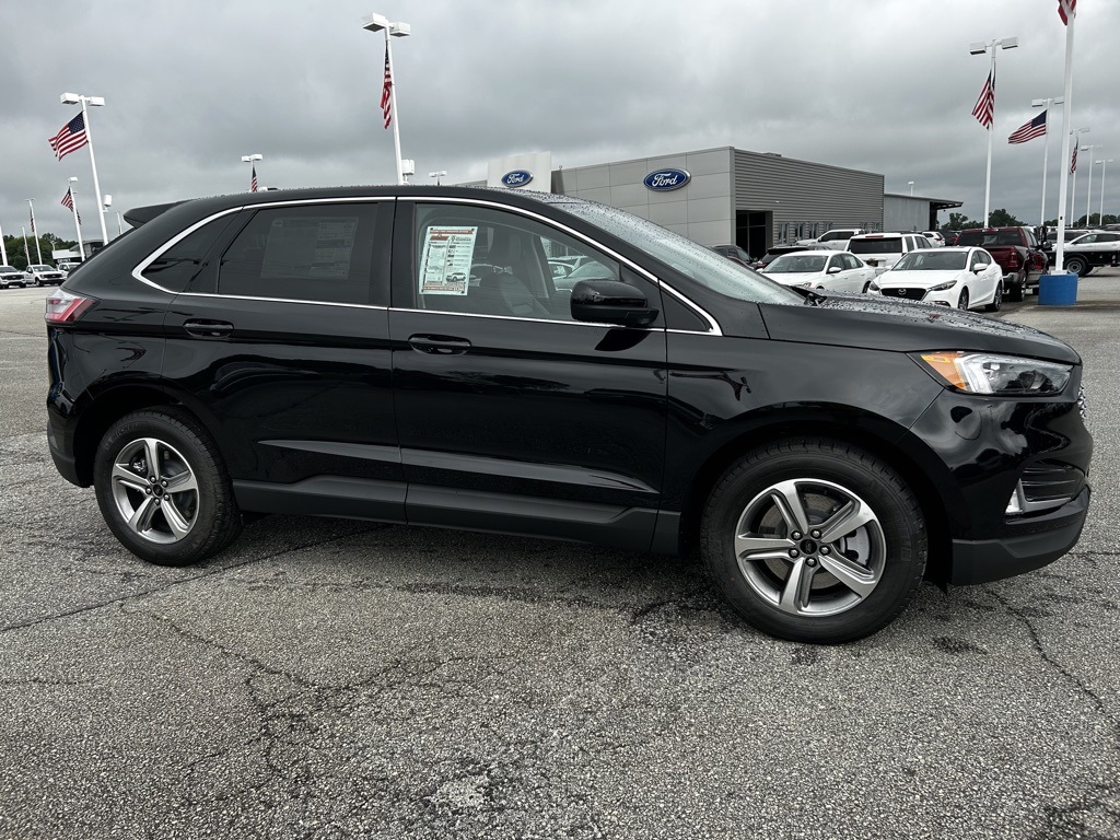 2024 Ford Edge SEL photo 4