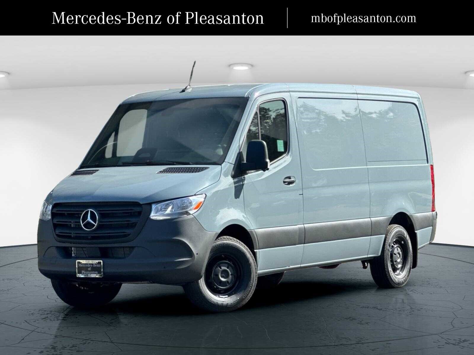2026 Mercedes-Benz Sprinter Cargo Van Base's photo