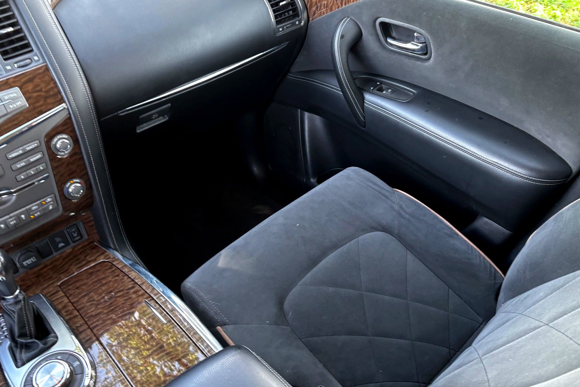 2017 Nissan Armada SV photo 22