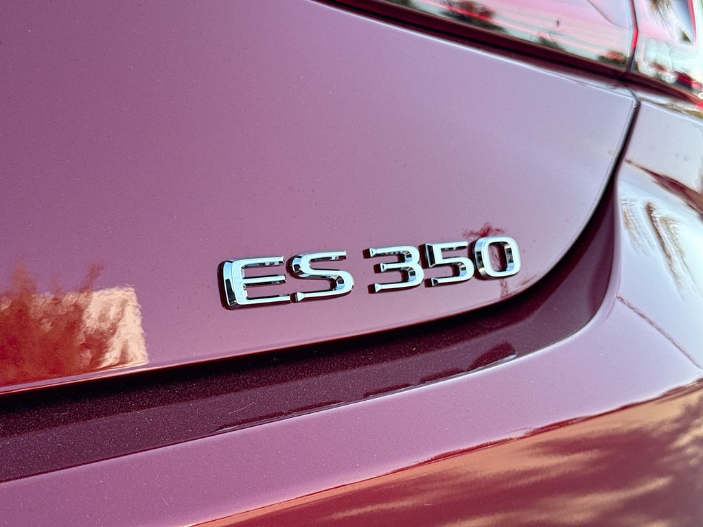 2025 Lexus ES 350 Ultra Luxury photo 10
