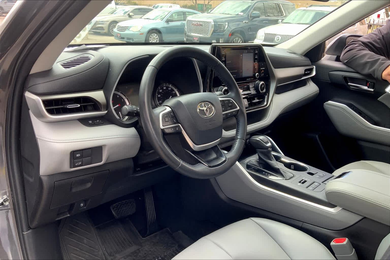 2022 Toyota Highlander XLE photo 35