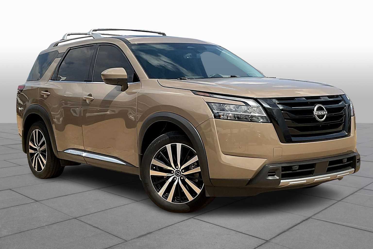 2023 Nissan Pathfinder Platinum photo 2