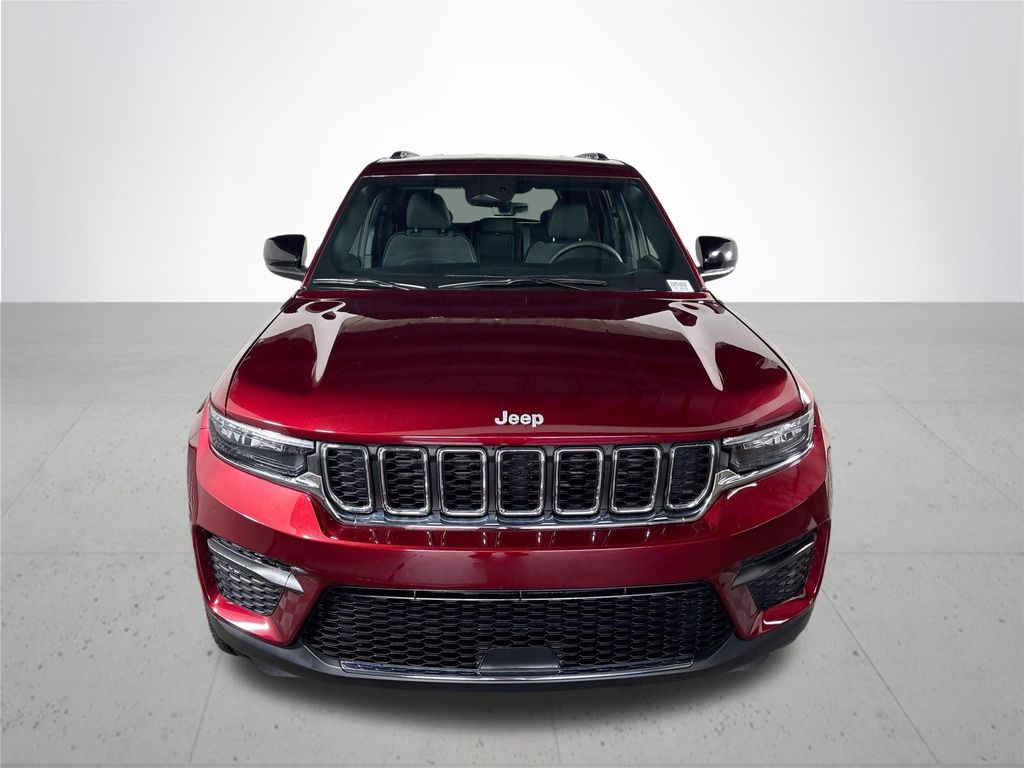 2025 Jeep Grand Cherokee Laredo photo 3