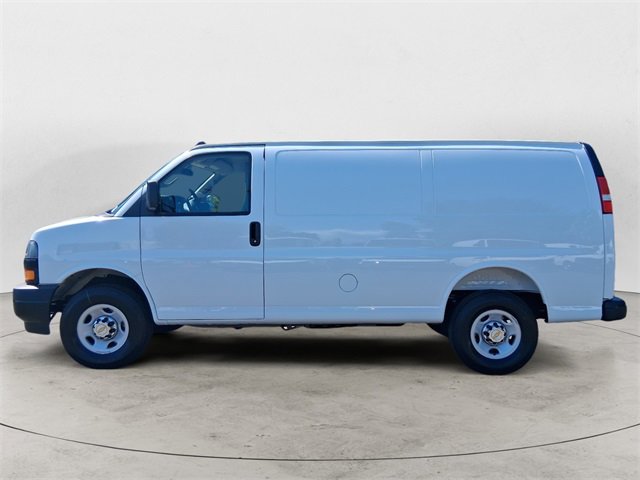 2025 Chevrolet Express Cargo 2500 photo 2