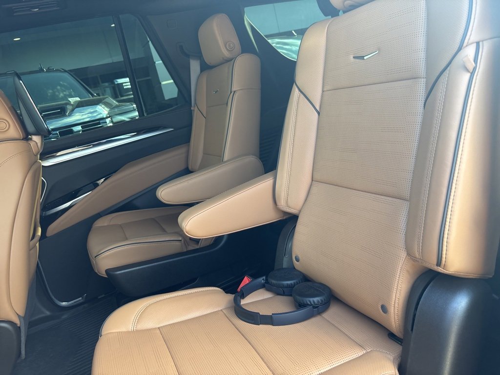 2025 Cadillac Escalade Premium Luxury photo 32