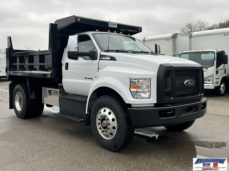 2025 Ford F-750 SuperCab photo 3