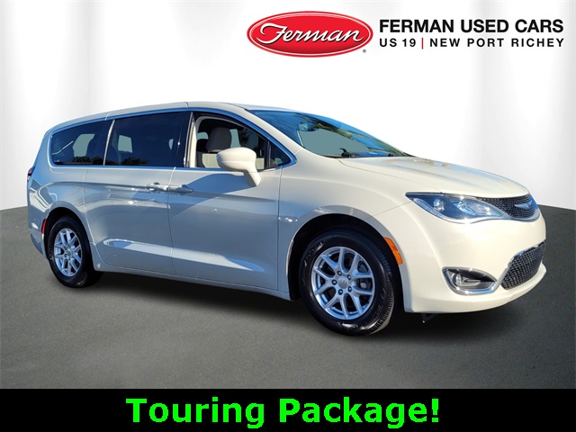 2020 Chrysler Pacifica Touring's photo