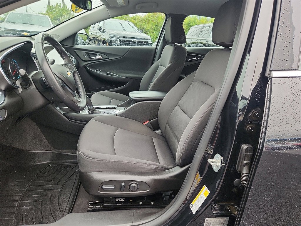 2018 Chevrolet Malibu 1LT photo 12